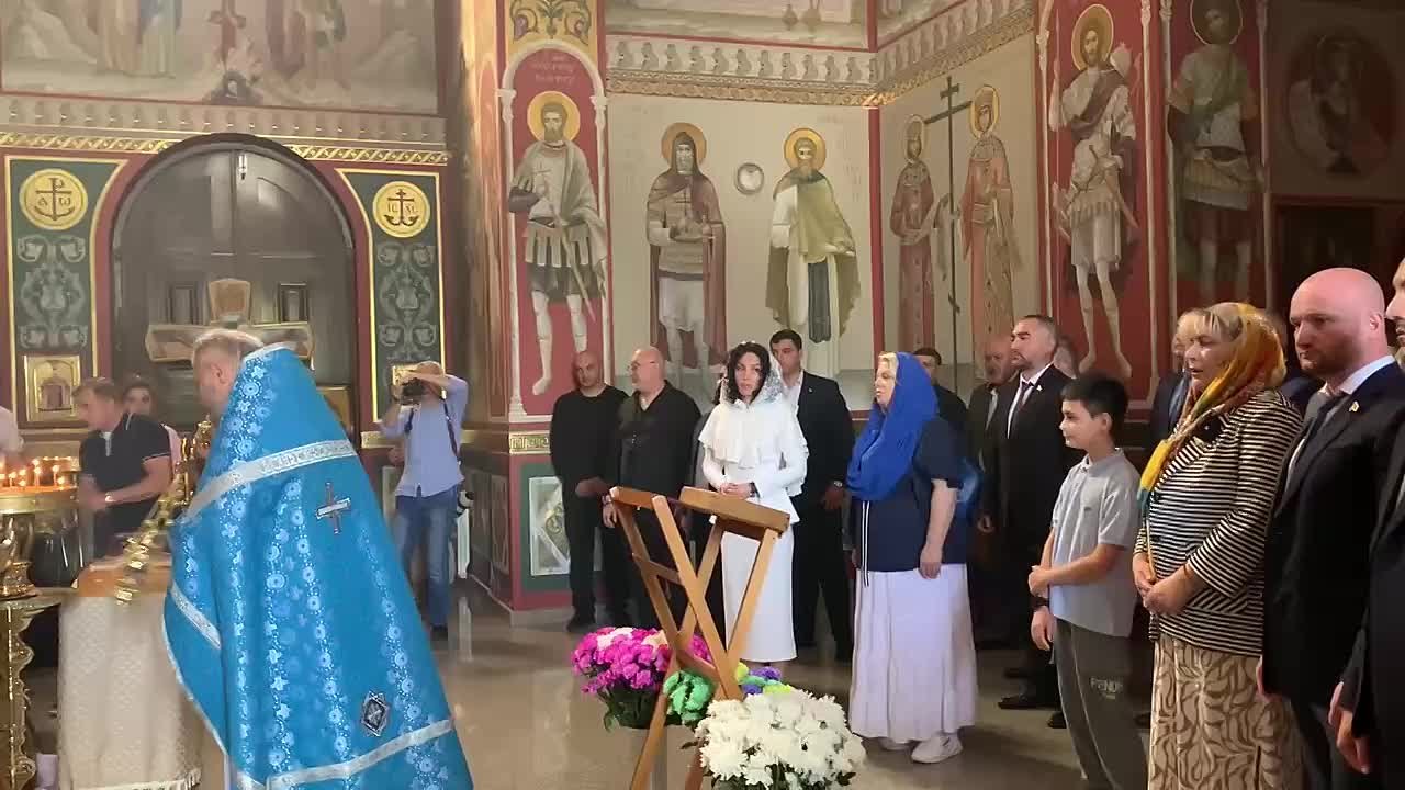 В храме Пресвятой троицы в столице Южной Осетии проходит божественная литургия