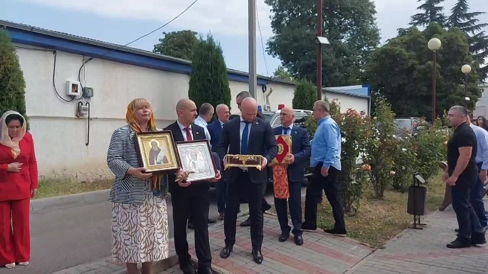 Делегация Московской городской Думы во главе с депутатом и председателем комиссии МГД по транспорту и развитию дорожно-транспортной инфраструктуры Сабиной Цветковой, в рамках своего рабочего визита в Южную Осетию, передала..