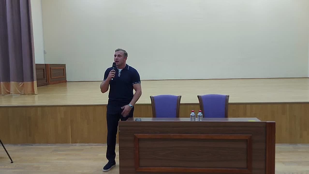 Сабина Цветкова оригинально представила югоосетинской молодёжи известного блогера Сашу Стоуна