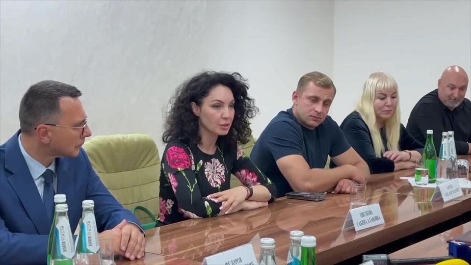 В Цхинвале проходит встреча президента Южной Осетии Алана Гаглоева с членами московской делегации, прибывших в Республику с рабочим визитом