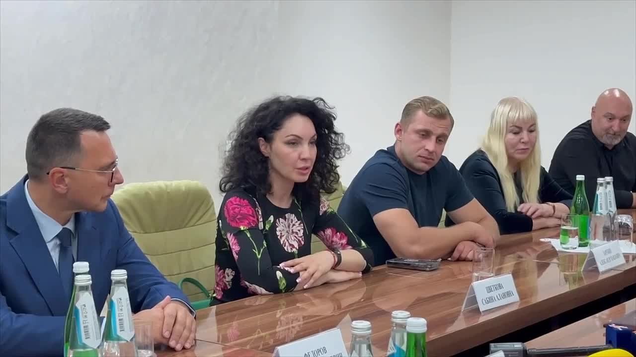В Цхинвале проходит встреча президента Южной Осетии Алана Гаглоева с членами московской делегации, прибывших в Республику с рабочим визитом