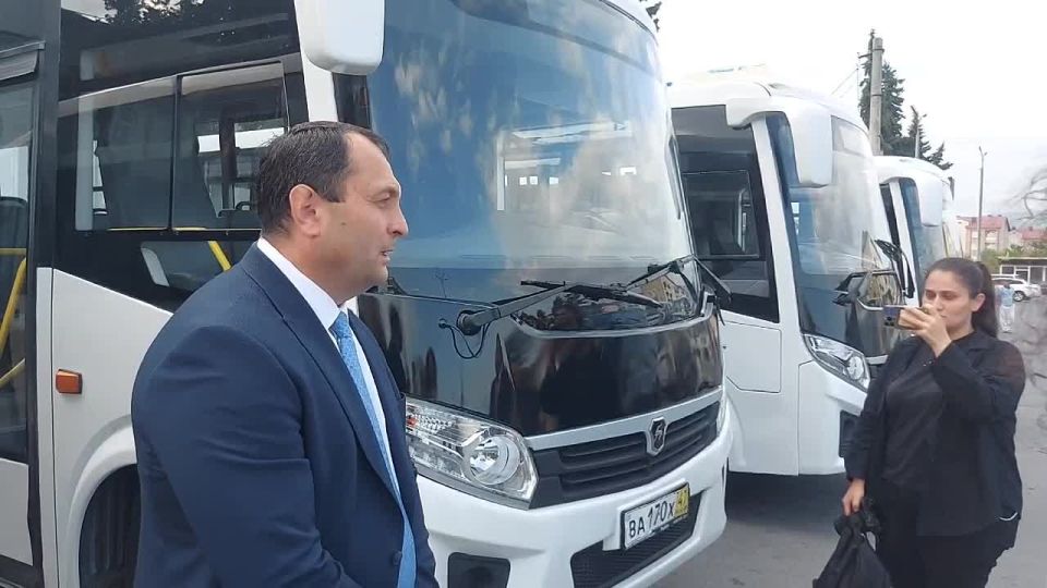 Делегация Мосгордумы передала автобусы для обновления автопарка Южной Осетии