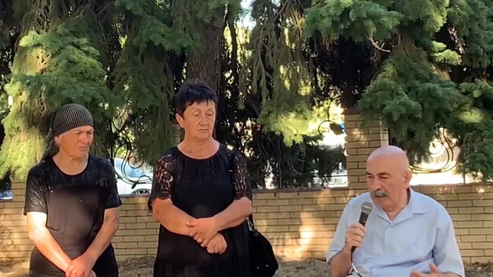 Экс-министр иностранных дел, депутат парламента первого созыва Южной Осетии Мурат Джиоев также выразил надежду на возвращение исчезнувших соотечественников и подчеркнул постоянное внимание руководства республики к этой..