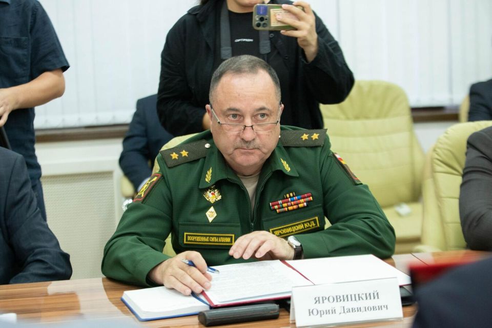 Выпускники военных вузов России подписали контракты с оборонным ведомством Южной Осетии