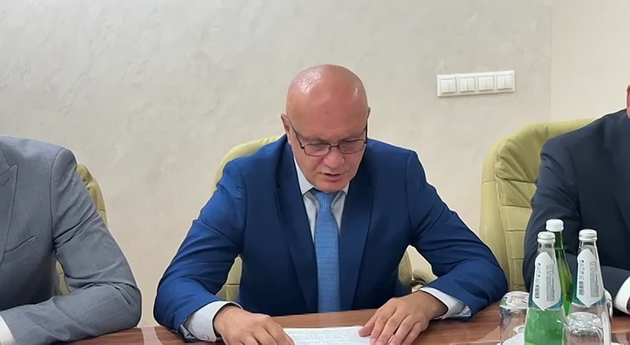 Президенту Южной Осетии Алану Гаглоеву в ходе совещания с руководителями силовых структур доложили о ходе расследования уголовного дела в отношении Филиппа Тедеева. 