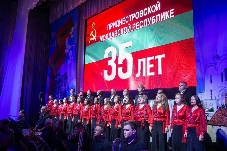 1 сентября Глава Официального Представительства Южной Осетии в Приднестровье Виталий Янковский по приглашению Президента ПМР принял участие в торжественном мероприятии во Дворце Республики, посвященном 35-й годовщине..