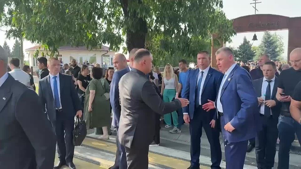 Почтить память жертв Бесланской трагедии в Северную Осетию приехал председатель Либерально-демократической партии России (ЛДПР) Леонид Слуцкий