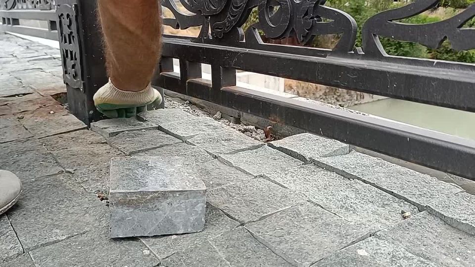 Старый мост в Цхинвале продолжают облагораживать