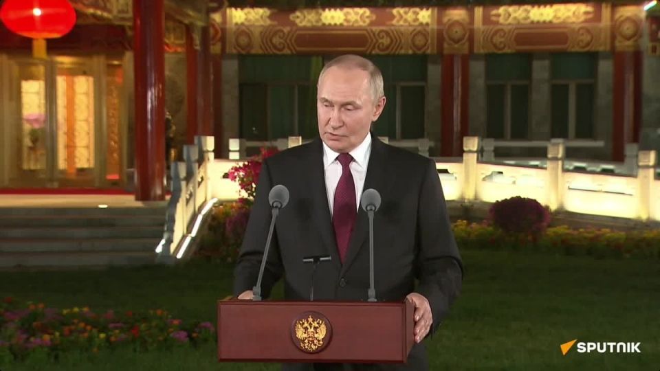 "Теперь будем воевать до тех пор, пока либо вы нам головы не открутите, либо мы вам", — так представители Запада ответили на мирные предложения России в 2022 году после отвода войск от Киева, рассказал Путин