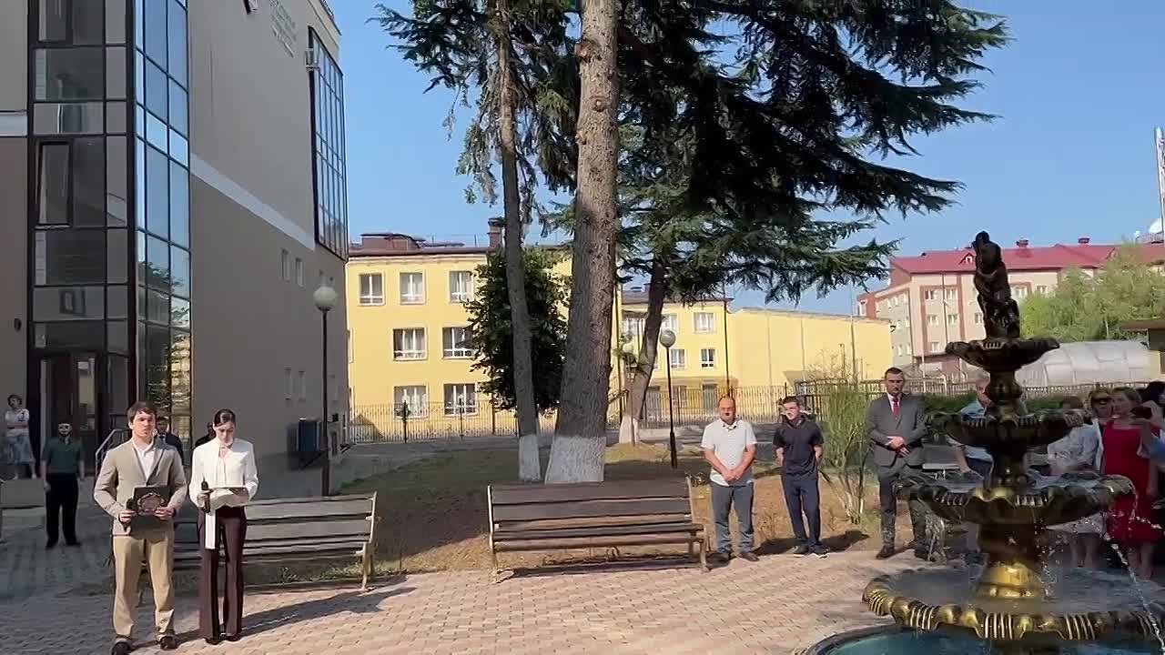 В ЮОГУ проходит торжественная линейка, посвящённая началу учебного года
