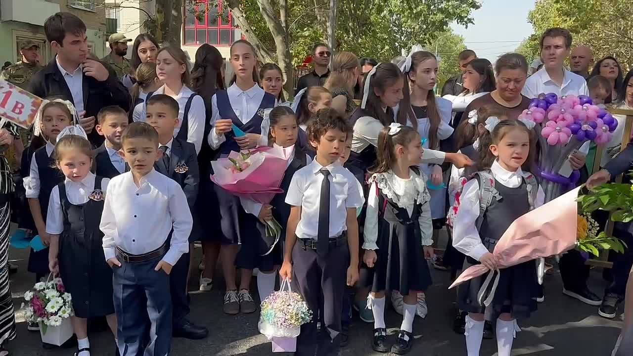 В Цхинвальской средней школе № 2 раздался первый звонок для первоклассников