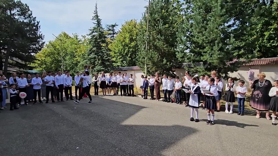 В Цхинвальской школе-интернате прозвенел первый звонок для девяти первоклассников