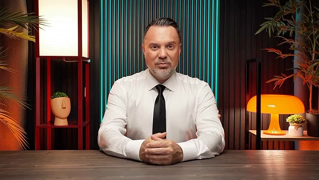 Руслан Станиславович Осташко — российский телеведущий, музыкант, блогер поздравил детей нашей республики с началом учебного года