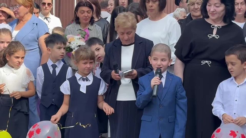 Для девяти первоклассников Цхинвальской школы-интернат прозвенел первый звонок