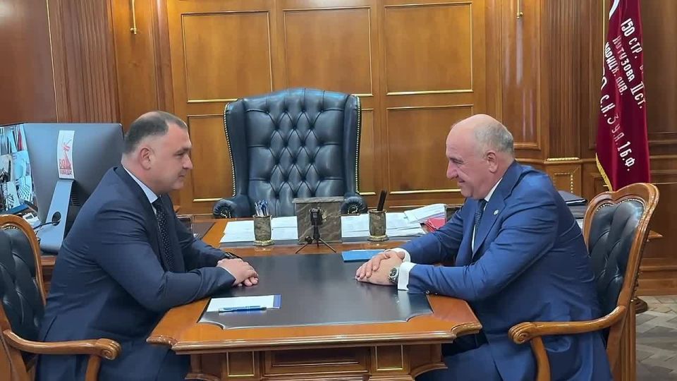 В Карачаево-Черкесии прошла рабочая встреча президента Южной Осетии Алана Гаглоева и главы КЧР Рашида Темрезова