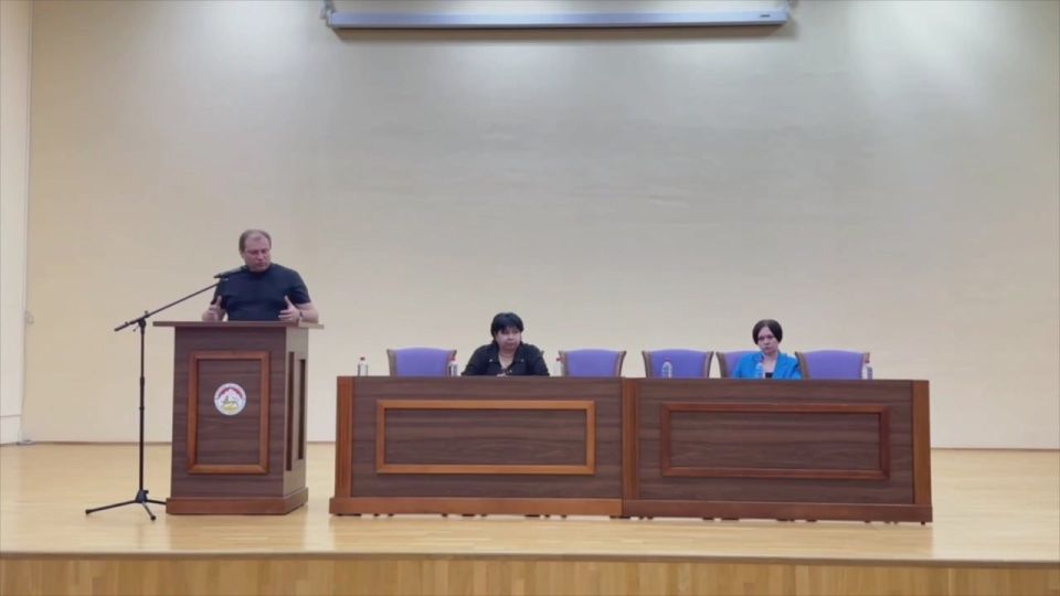 Южная Осетия приглашает молодежь к диалогу о будущем: студентам ЮОГУ рассказали о I МЭФ