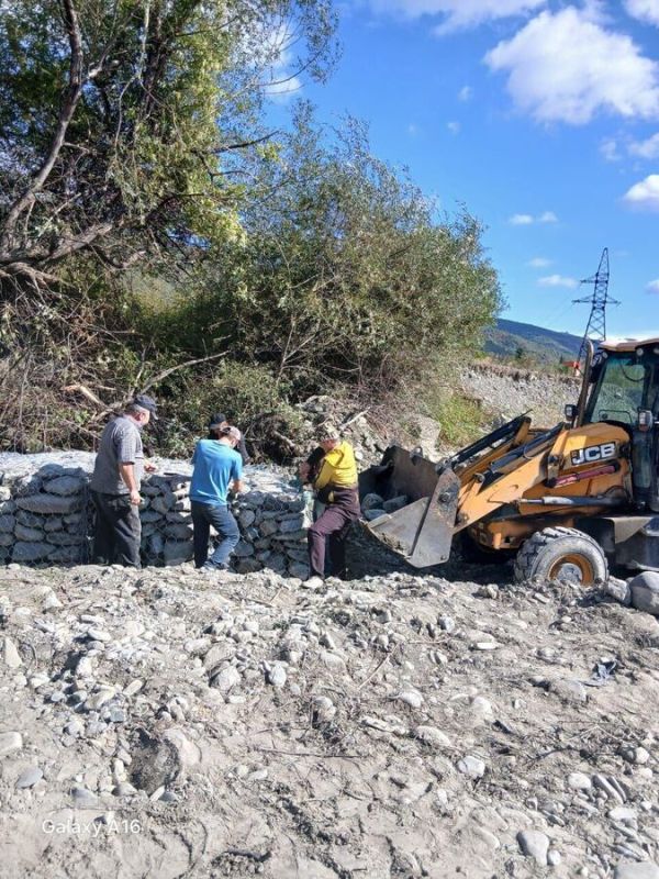 Во избежание затоплений: в Ленингорском районе Южной Осетии укрепляют берега реки Ксан