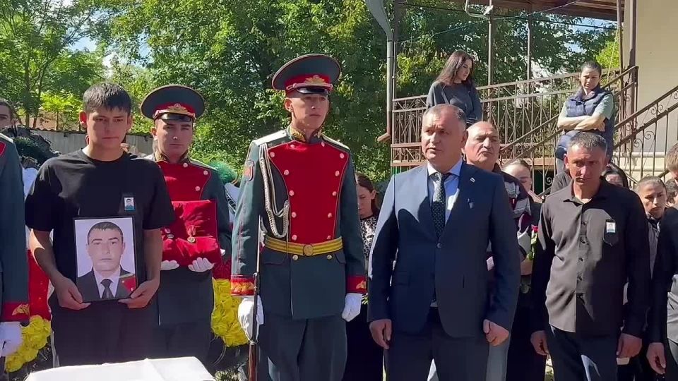 В Южной Осетии провожают в последний путь бойца, погибшего при исполнении воинского долга в зоне проведения специальной военной операции Тамаза (Горец) Гаглоева
