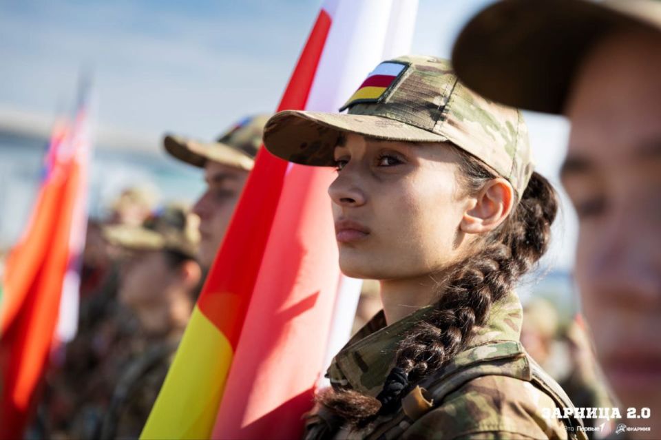 В оборонно-спортивном лагере "Авангард" Волгоградской области состоялось открытие второго заезда финала "Зарницы 2.0"