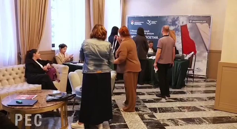 В столице Южной Осетии продолжает работу центр аккредитации для участников первого международного экономического форума