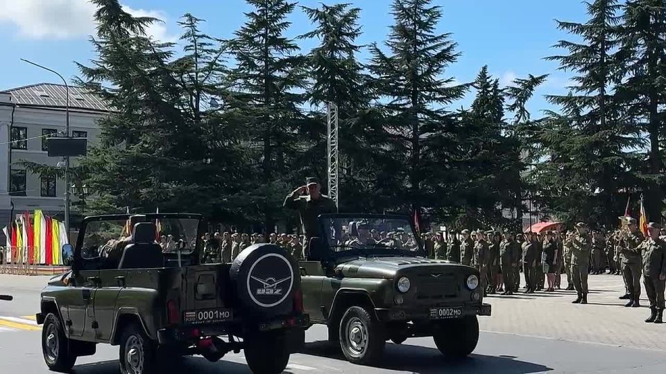 В преддверии 35-й годовщины со Дня провозглашения Республики Южная Осетия в городе-герое Цхинвал проходит репетиция военного парада