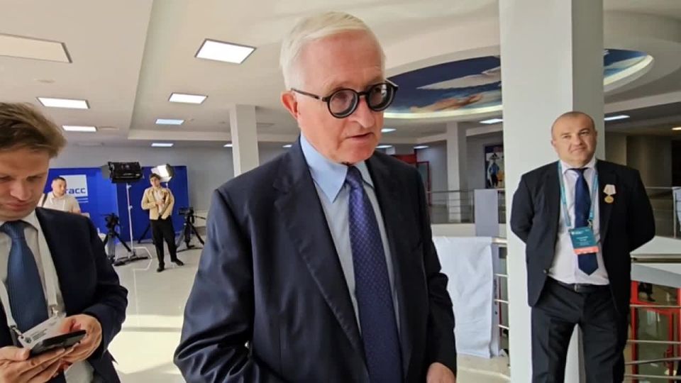 Президент Национального исследовательского университета "Высшая школа экономики" Александр Шохин в эксклюзивном интервью @SputnikOssetia назвал самые перспективные направления в экономике Южной Осетии