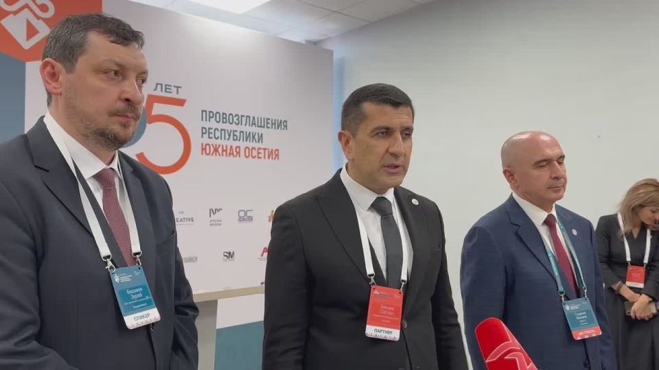 Глава Национального банка Сослан Бекоев рассказал журналистам, что создание акселератора позволит готовить внутренние кадры для нужд Южной Осетии и укреплять национальную экономику