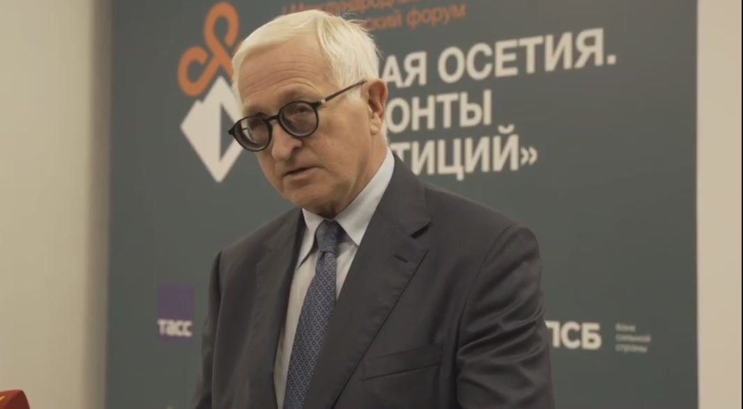 В ходе пресс-подхода президент НИУ ВШЭ Александр Шохин поделился своим видением перспектив рынка