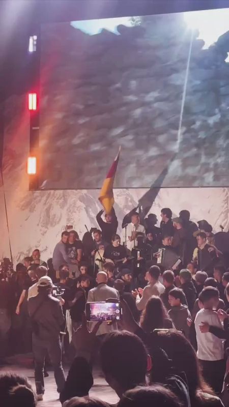 Красивое завершение первого дня МЭФ-2025 в Цхинвале