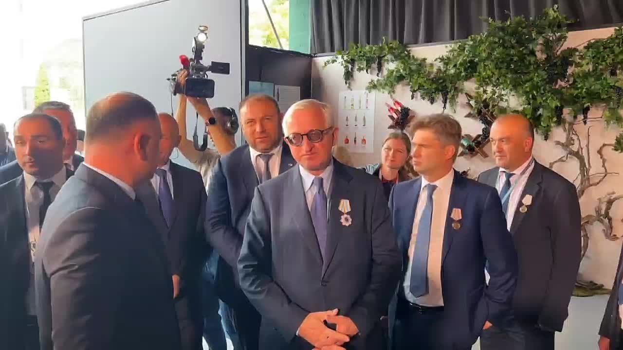 Президент Алан Гаглоев и Александр Шохин прибыли на I Международный экономический форум, где состоится торжественное открытие