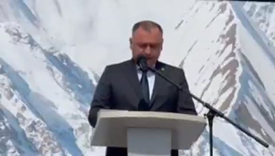 Вместе мы сможем не только укрепить экономику Южной Осетии, но и заложить основу для благополучия будущих поколений, отметил президент Алан Гаглоев на открытии I Международного экономического форума в Цхинвале