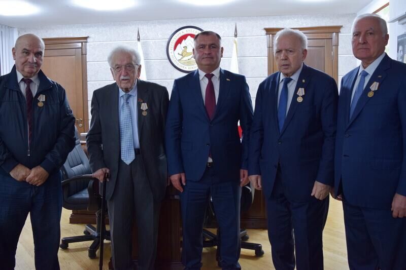 Гаглоев собрал лидеров южноосетинской политики в преддверии 35-летия республики