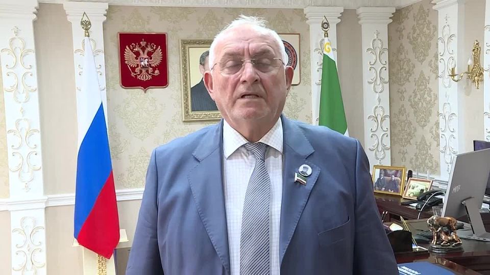 Председатель парламента Чеченской Республики Шаид Жамалдаев поздравил президента Алана Гаглоева и народ Южной Осетии с открытием Школы искусств имени первого президента Чеченской Республики, Героя России Ахмат-Хаджи Кадырова