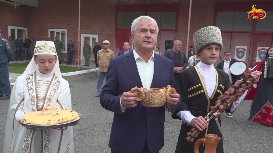 Президент Абхазии Бадра Гунба прибыл с официальным визитом в Южную Осетию