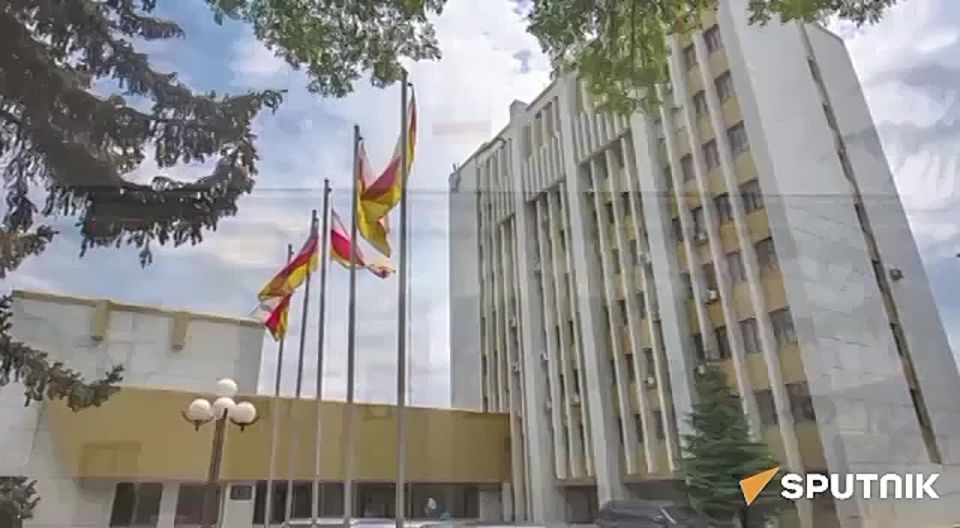 Президент Южной Осетии Алан Гаглоев поздравил народ республики с Днем Государственного флага