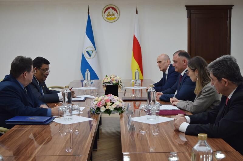 Президент Южной Осетии принял делегацию Никарагуа