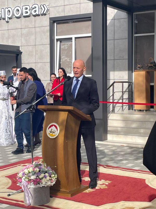 В Цхинвале состоялось торжественное открытие построенной при поддержке Регионального общественного фонда имени Ахмата-Хаджи Кадырова Государственной школы искусств при Министерстве культуры Южной Осетии