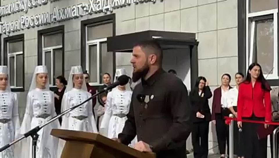 Открытие Школы искусств в Цхинвале является символом братства и дружеских отношений между народами Чечни и Южной Осетии, отметил во время торжественного открытия объекта министр по национальной политике, внешним связям..