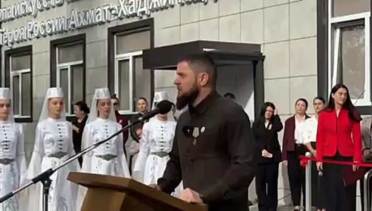 Открытие Школы искусств в Цхинвале является символом братства и дружеских отношений между народами Чечни и Южной Осетии, отметил во время торжественного открытия объекта министр по национальной политике, внешним связям..