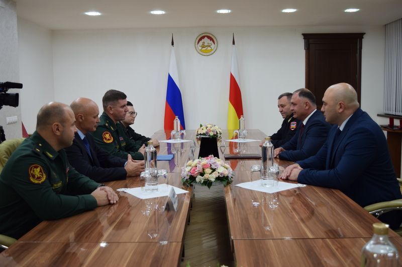 Президент Алан Гаглоев принял делегацию Федеральной службы войск национальной гвардии (Росгвардии) Российской Федерации