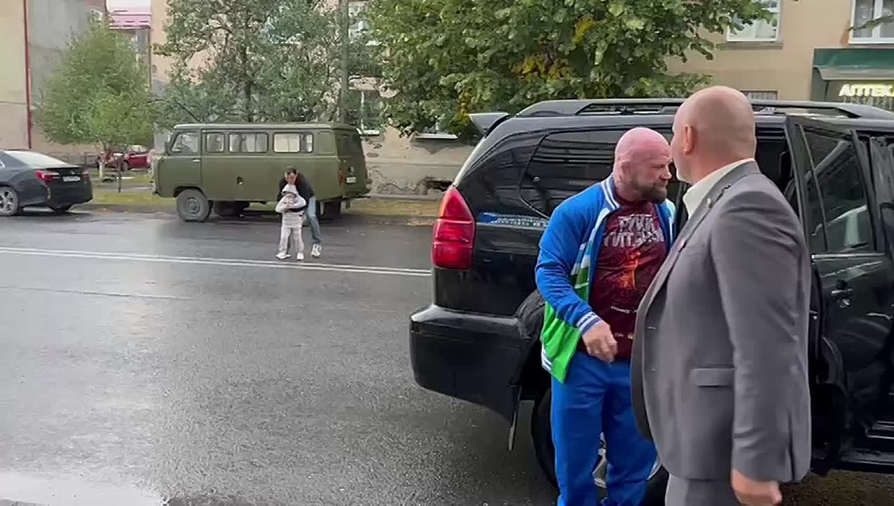 Выдающийся представитель мирового спорта, признанный авторитет в области смешанных единоборств Джеффри Монсон проводит мастер-класс для южноосетинских спортсменов