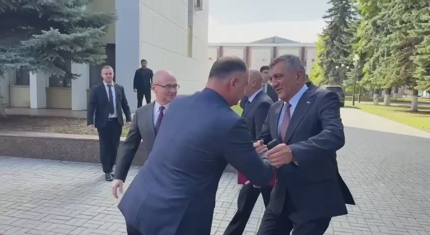 Первый заместитель Руководителя Администрации президента РФ С.В.Кириенко встретился с Президентом РЮО А.Э.Гаглоевым