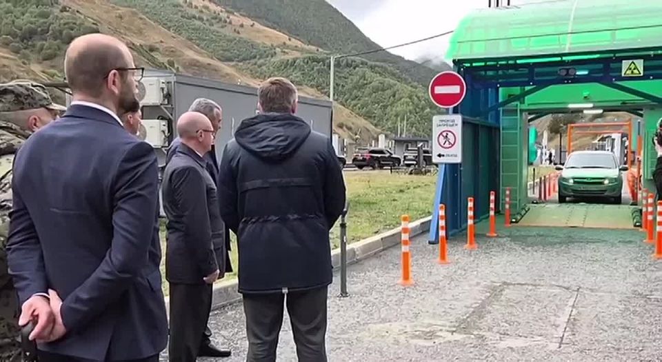 Ускоряем досмотр легковых авто в пункте пропуска "Нижний Зарамаг" на границе Северной и Южной Осетии