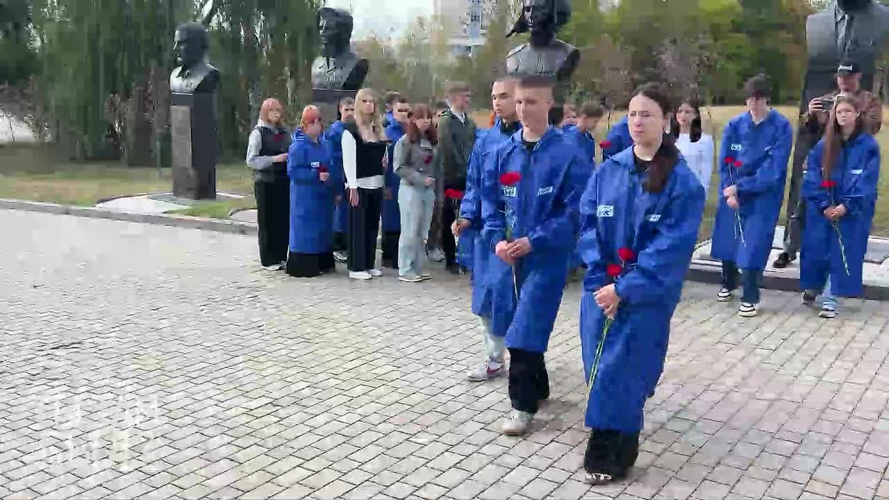 Павел Кукушкин: В День провозглашения Республики Южная Осетия бойцы Дикой Дивизии Донбасса во главе с командиром возложили цветы к памятнику Герою ДНР Олегу Мамиеву, позывной «Мамай»