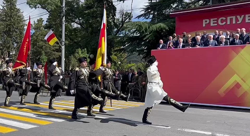 В Цхинвале начался парад в ознаменование 35-й годовщины Республики Южная Осетия