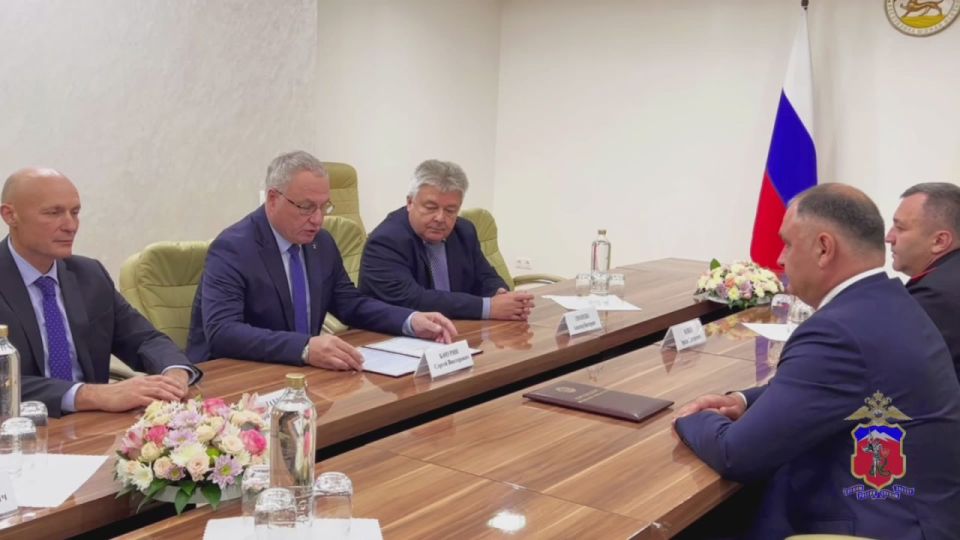 Делегация МВД России во главе с начальником ГУ МВД России по СКФО Сергеем Бачуриным приняла участие в торжественных мероприятиях, посвященных 35-й годовщине провозглашения независимости Республики Южная Осетия