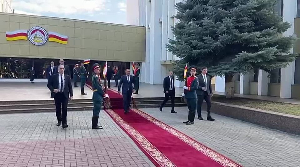 Сергей Кириенко провёл рабочую встречу с Президентом Южной Осетии Аланом Гаглоевым