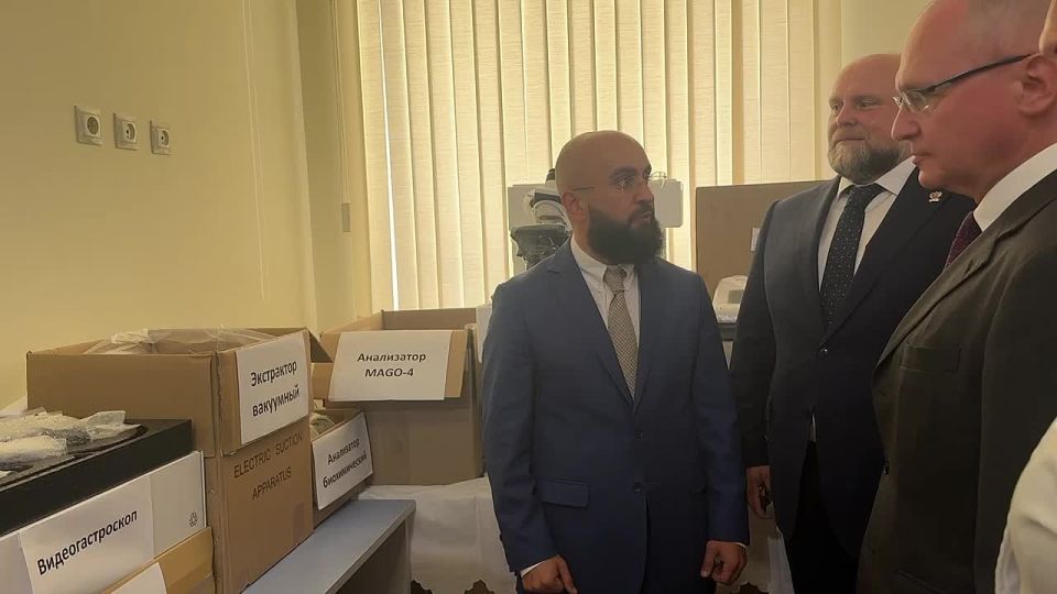 В рамках визита в Республику Южная Осетия первый заместитель руководителя администрации президента России Сергей Кириенко посетил Республиканский многопрофильный центр