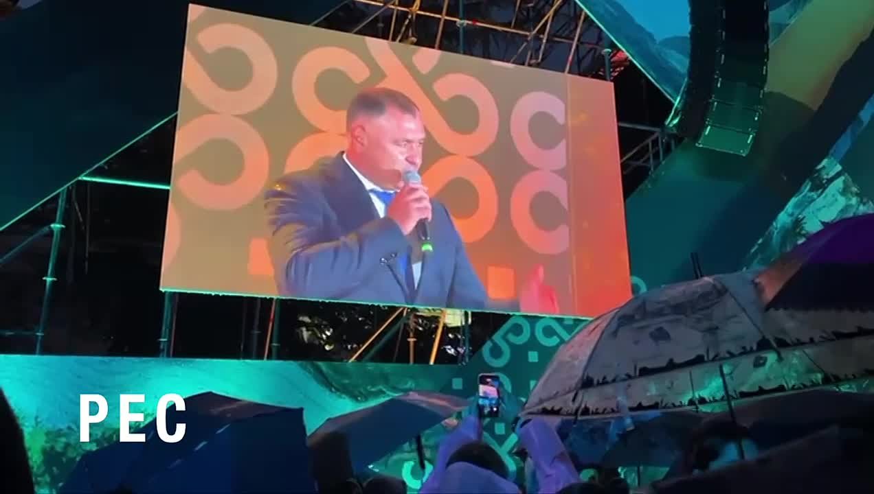 Да здравствует, Осетия! Да здравствует, Россия! Да здравствует, наша братская Абхазия!