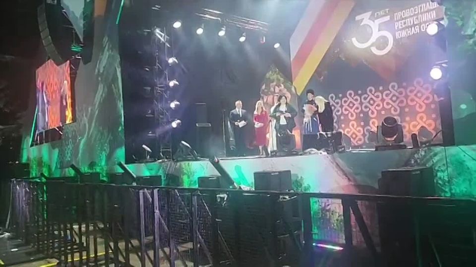 Российской певице Ларисе Долиной присвоено звание Народной артистки Республики Южная Осетия